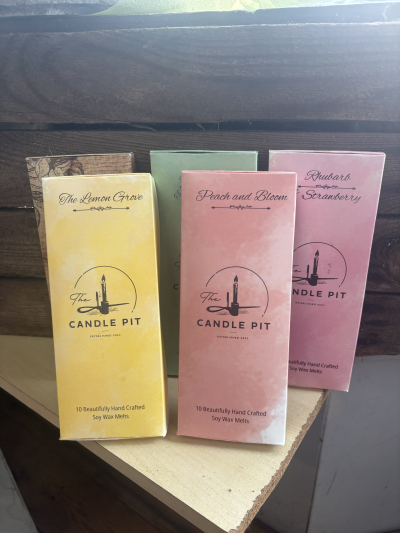 Wax Melts - Candle pit box of 10 wax melt. Fragrances lime and basil, Rhubarb and strawberry , peach and bloom, the lemon grove, frankincense and myrrh